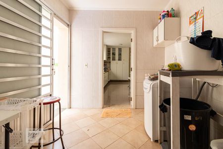 Casa à venda com 450m², 4 quartos e 3 vagas Casa à venda com 450m², 4 quartos e 3 vagasÁrea de Serviço