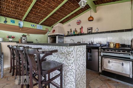 Casa à venda com 450m², 4 quartos e 3 vagas Casa à venda com 450m², 4 quartos e 3 vagasChurrasqueira