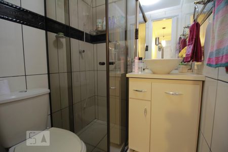 Banheiro de apartamento à venda com 2 quartos, 47m² em São Pedro, Osasco