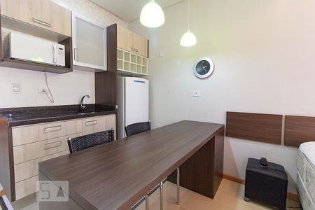 Copa de kitnet/studio para alugar com 1 quarto, 30m² em Centro, Curitiba