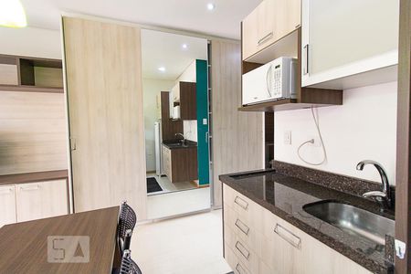 Cozinha de kitnet/studio para alugar com 1 quarto, 30m² em Centro, Curitiba