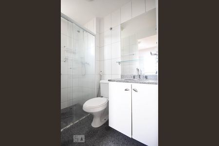 Banheiro Suíte de apartamento para alugar com 2 quartos, 70m² em Jardim Londrina, São Paulo