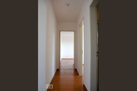 Corredor  de apartamento para alugar com 2 quartos, 64m² em Petrópolis, Porto Alegre