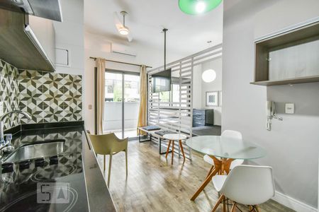 Cozinha e Sala de apartamento para alugar com 1 quarto, 43m² em Vila Madalena, São Paulo