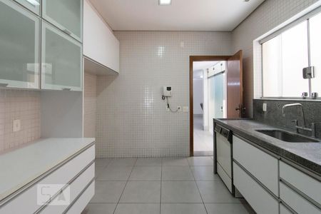 Cozinha de casa à venda com 3 quartos, 200m² em Vila Ester (zona Norte), São Paulo