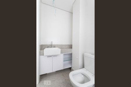 Banheiro da suíte 1 de apartamento para alugar com 2 quartos, 60m² em Funcionários, Belo Horizonte