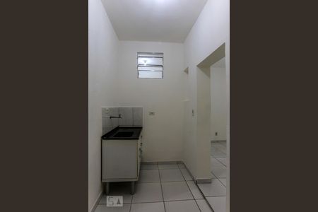 Cozinha de casa para alugar com 1 quarto, 25m² em Vila Brasílio Machado, São Paulo