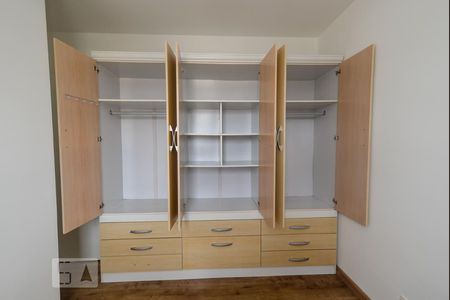 Quarto 1 armários de apartamento para alugar com 2 quartos, 43m² em Jardim Rossi, Guarulhos