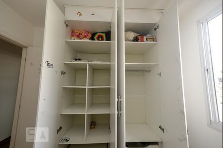 Quarto 2 detalhe armário  de apartamento para alugar com 2 quartos, 43m² em Jardim Rossi, Guarulhos