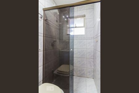 Banheiro de apartamento à venda com 1 quarto, 36m² em Jardim Botânico, Porto Alegre