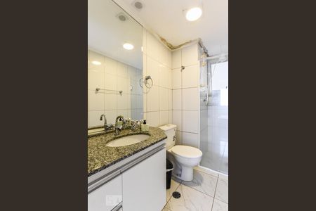 Banheiro de apartamento para alugar com 3 quartos, 70m² em Baeta Neves, São Bernardo do Campo