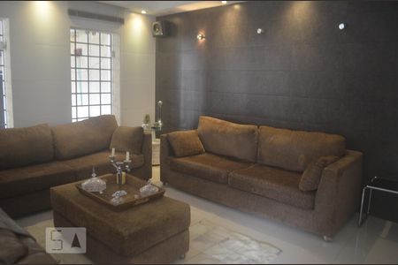 Casa para alugar com 325m², 4 quartos e 2 vagasSala