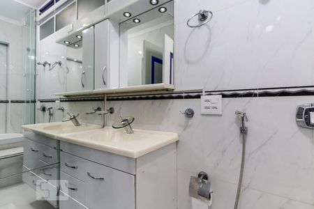 Banheiro de apartamento para alugar com 1 quarto, 54m² em Santa Efigênia, São Paulo