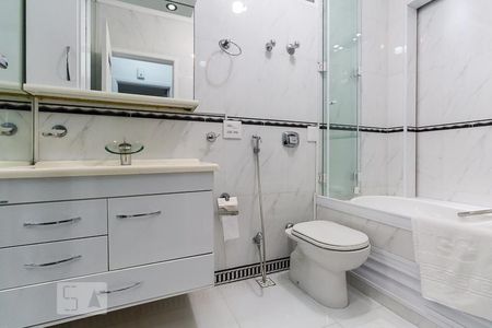 Banheiro de apartamento para alugar com 1 quarto, 54m² em Santa Efigênia, São Paulo