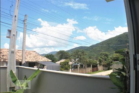 Vista da Sala de casa para alugar com 2 quartos, 85m² em São João do Rio Vermelho, Florianópolis