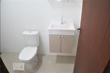 Banheiro da Suíte de casa para alugar com 2 quartos, 85m² em São João do Rio Vermelho, Florianópolis