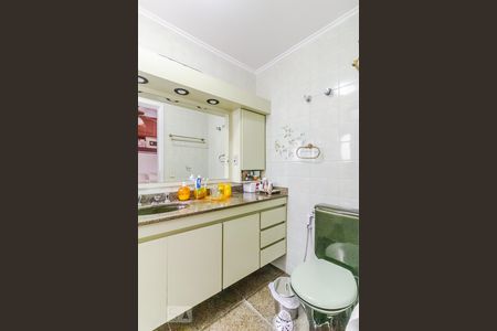 Banheiro da suíte de apartamento para alugar com 4 quartos, 115m² em Indianópolis, São Paulo