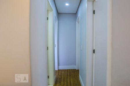 Corredor de apartamento para alugar com 3 quartos, 63m² em Jardim Santa Emília, São Paulo