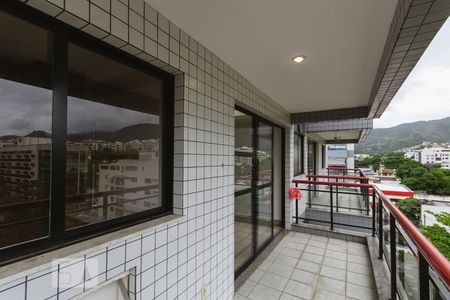 Varanda Sala (1º andar) de apartamento para alugar com 3 quartos, 185m² em Freguesia, Rio de Janeiro