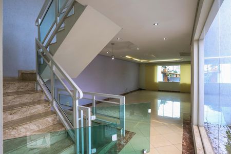 Escada de casa à venda com 3 quartos, 320m² em Vila Brasílio Machado, São Paulo