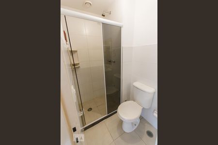 Banheiro de apartamento para alugar com 2 quartos, 52m² em Jacarepaguá, Rio de Janeiro