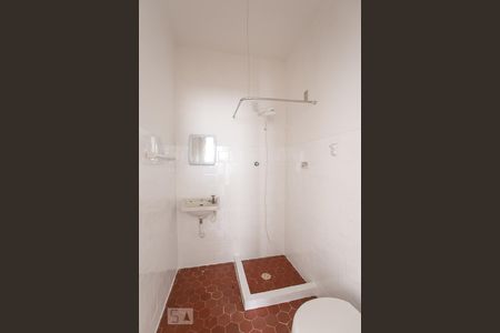 Banheiro de kitnet/studio para alugar com 1 quarto, 27m² em Centro Histórico, Porto Alegre