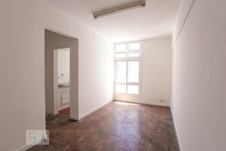 Sala/Quarto de kitnet/studio para alugar com 1 quarto, 27m² em Centro Histórico, Porto Alegre