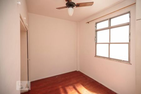 Quarto 1 de apartamento para alugar com 2 quartos, 60m² em Del Castilho, Rio de Janeiro