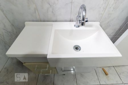 Detalhe Banheiro  de apartamento para alugar com 2 quartos, 55m² em Vila Butantã, São Paulo