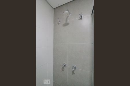 Banheiro chuveiro de kitnet/studio para alugar com 1 quarto, 30m² em Rebouças, Curitiba