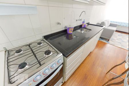 Cozinha de kitnet/studio para alugar com 1 quarto, 27m² em Cerqueira César, São Paulo