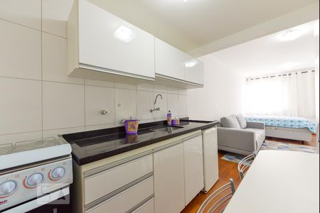 Cozinha de kitnet/studio para alugar com 1 quarto, 27m² em Cerqueira César, São Paulo