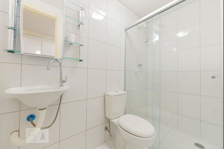 Banheiro de kitnet/studio para alugar com 1 quarto, 27m² em Cerqueira César, São Paulo