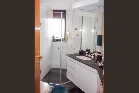 Banheiro de apartamento à venda com 2 quartos, 100m² em Santo Amaro, São Paulo