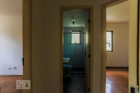 Corredor de apartamento para alugar com 2 quartos, 67m² em Vila Gumercindo, São Paulo