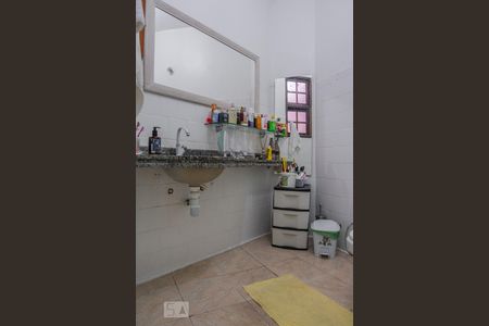 Banheiro de apartamento para alugar com 1 quarto, 70m² em Santa Teresa, Rio de Janeiro