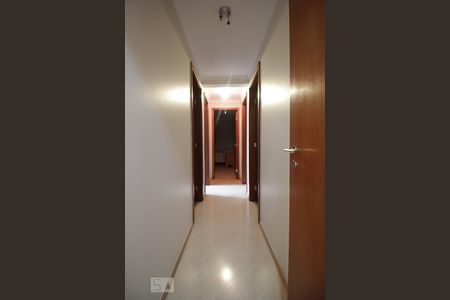 Corredor de apartamento à venda com 4 quartos, 140m² em Vila Suzana, São Paulo