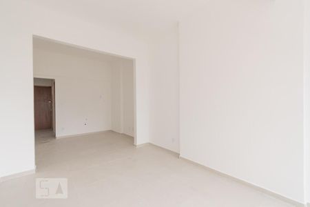 Sala/Quarto de kitnet/studio para alugar com 1 quarto, 30m² em Centro, Rio de Janeiro