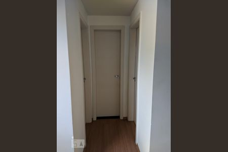 Corredor de apartamento para alugar com 2 quartos, 45m² em Capão Raso, Curitiba