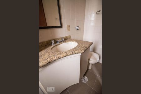 Banheiro da Suite 1 de apartamento à venda com 3 quartos, 192m² em Parque das Nações, Santo André