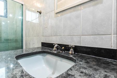 Apartamento à venda com 180m², 4 quartos e 3 vagas Apartamento à venda com 180m², 4 quartos e 3 vagasBanheiro da Suíte 2