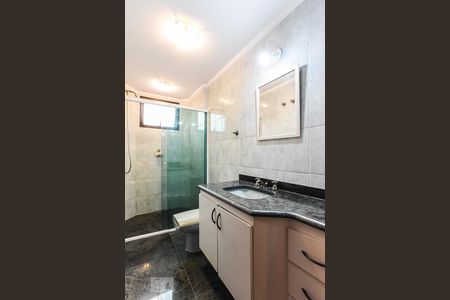 Apartamento à venda com 180m², 4 quartos e 3 vagas Apartamento à venda com 180m², 4 quartos e 3 vagasBanheiro da Suíte 2