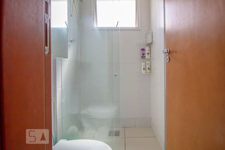 Banheiro de apartamento para alugar com 2 quartos, 53m² em Caiçaras, Belo Horizonte