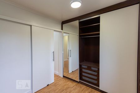 Quarto 1 de apartamento para alugar com 2 quartos, 57m² em Jardim Ampliação, São Paulo