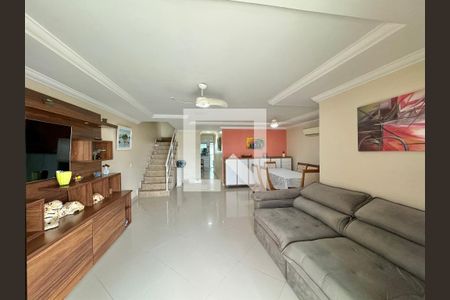 Sala de casa de condomínio para alugar com 4 quartos, 296m² em Recreio dos Bandeirantes, Rio de Janeiro