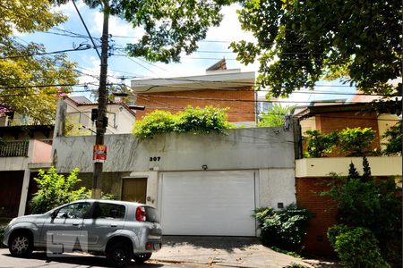 Fachada de casa para alugar com 3 quartos, 250m² em Vila Romana, São Paulo