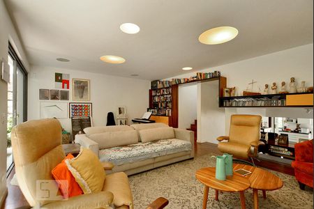Sala de casa para alugar com 3 quartos, 250m² em Vila Romana, São Paulo