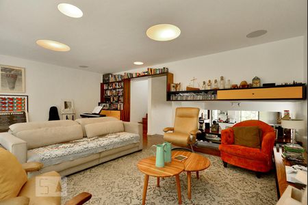 Sala de casa à venda com 3 quartos, 250m² em Vila Romana, São Paulo
