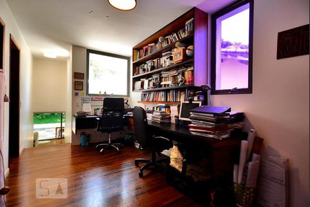 Escritório de casa para alugar com 3 quartos, 250m² em Vila Romana, São Paulo