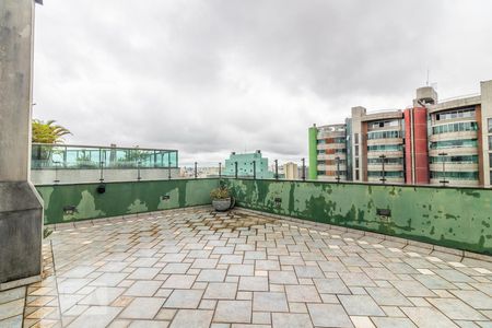 Apartamento à venda com 315m², 3 quartos e 3 vagas Apartamento à venda com 315m², 3 quartos e 3 vagasTerraço